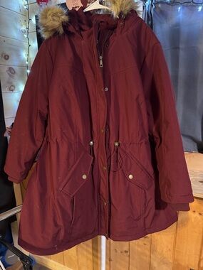 Time and Tru Burgundy Hooded Puffer Coat with Faux Fur Trim